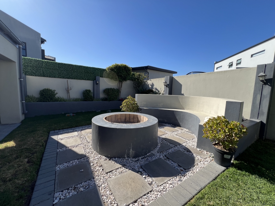 6 Bedroom Property for Sale in Sagewood Western Cape